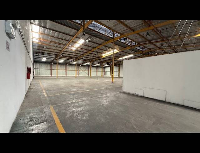 1,943M² WAREHOUSE TO LET IN SPRINGFIELD PARK